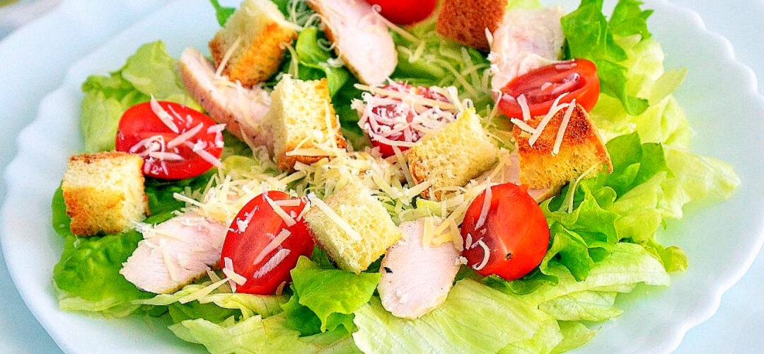 Salata Cezar – cea mai populară mâncare comandată cu livrare la domiciliu