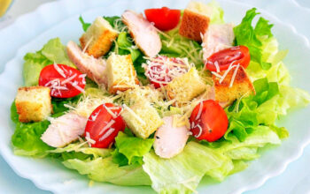 Salata Cezar – cel mai popular fel de mâncare comandat cu livrare la domiciliu